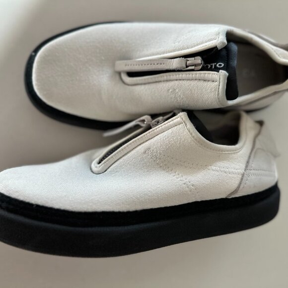 Y-3 Black and White Low Profile Sneakers Size US 6.5 / Womens US 7/5 - Picture 5 of 5